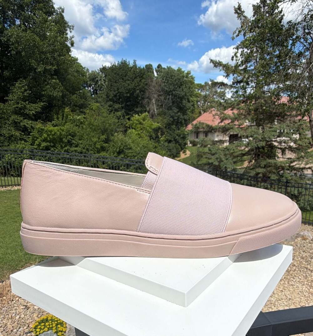 New Lori Goldstein Collection Li-Brint Leather Slip-On Sneakers Size 9M